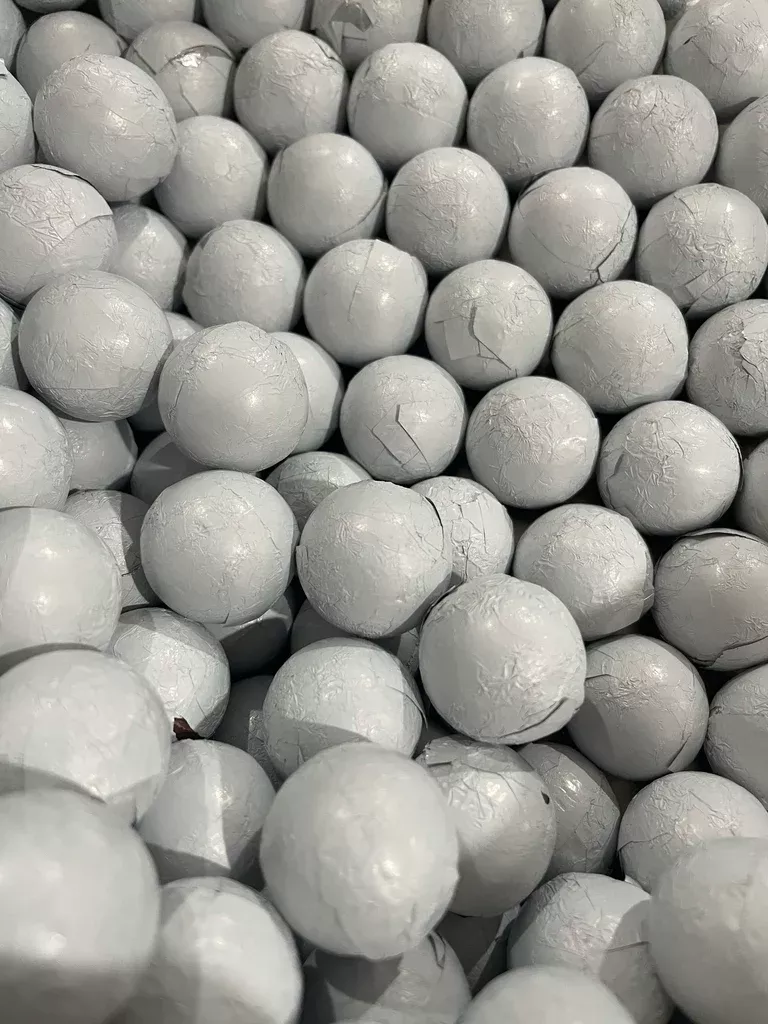 FOILED CHOCOLATE BALLS WHITE 1LB