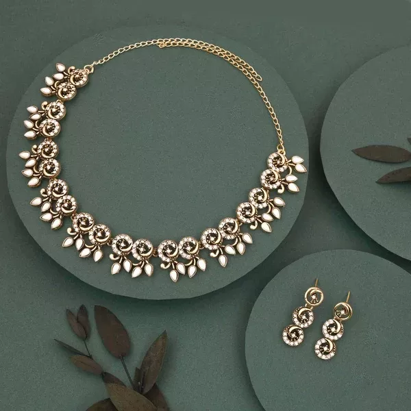Tehzeeb Creations Gold Pleate White Colour Choker Set