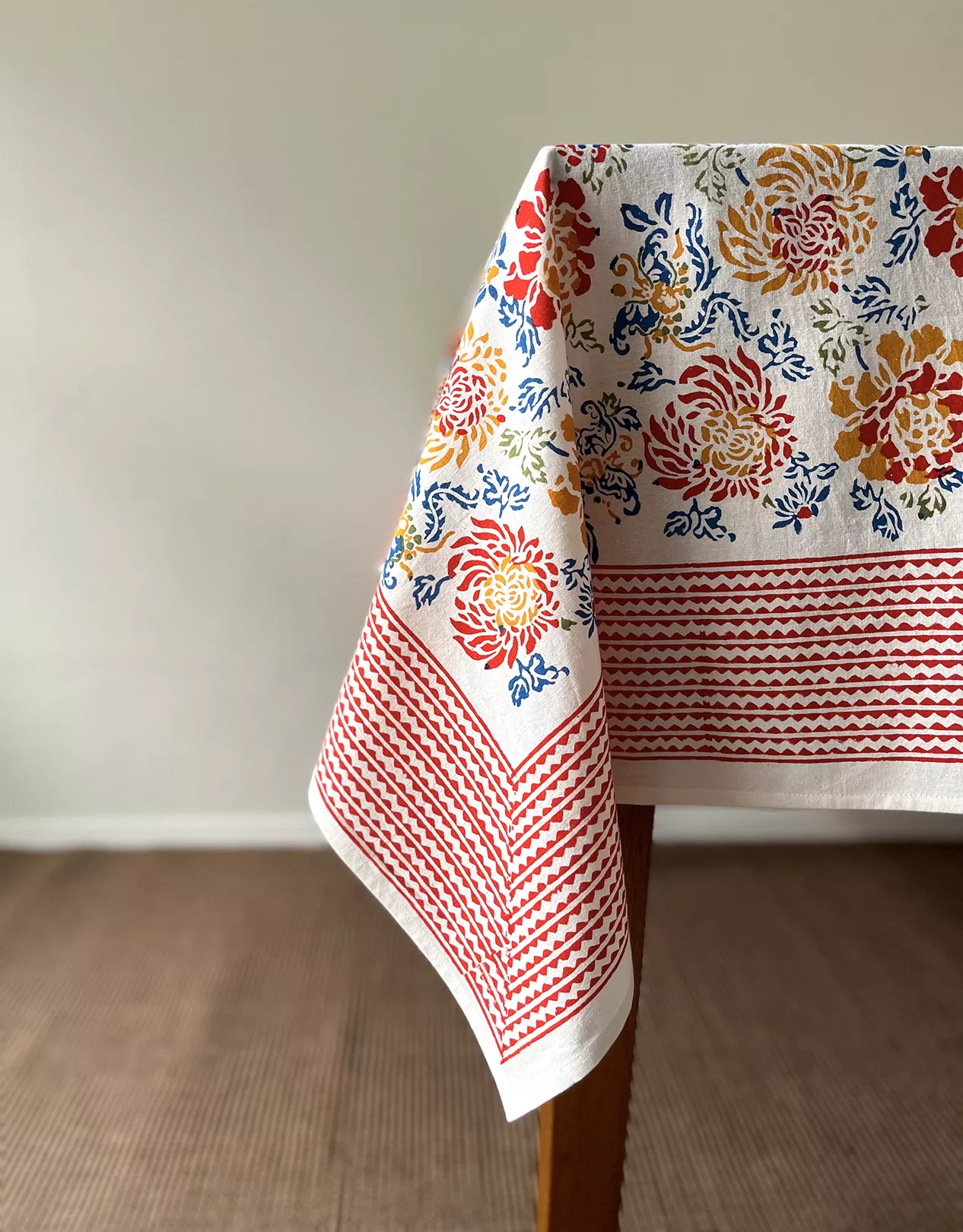 Victoria & Albert Tablecloth - Pink & Green