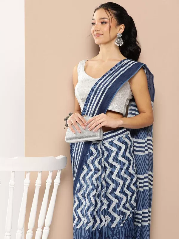 Yufta Blue Chevron Mulmul Cotton Sarees With Unstitched Blouse - One Size